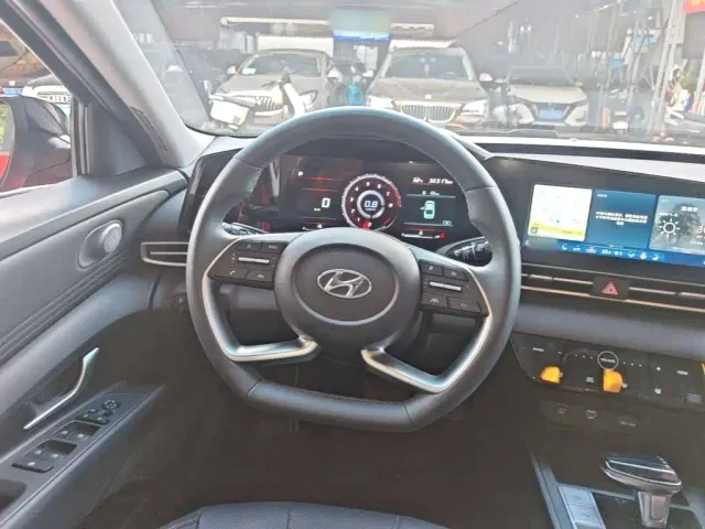 Hyundai Elantra — Фото автомобиля 10