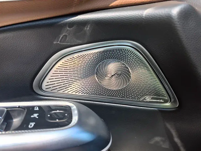 Mercedes-Benz E-Class — Фото автомобиля 12