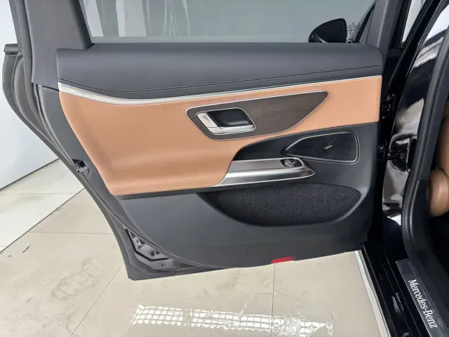 Mercedes-Benz E-Class — Фото автомобиля 20