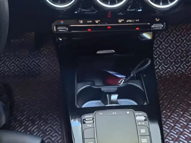 Mercedes-Benz A-Class — Фото автомобиля 19