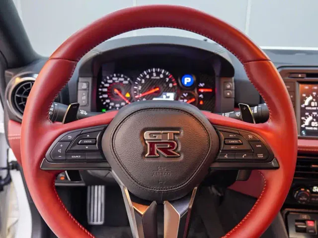 Nissan GT-R — Фото автомобиля 12