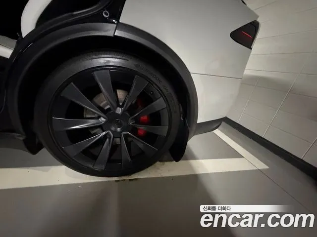 Tesla Model X — Фото автомобиля 5