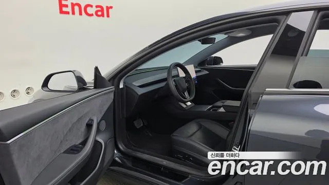 Tesla Model 3 — Фото автомобиля 2