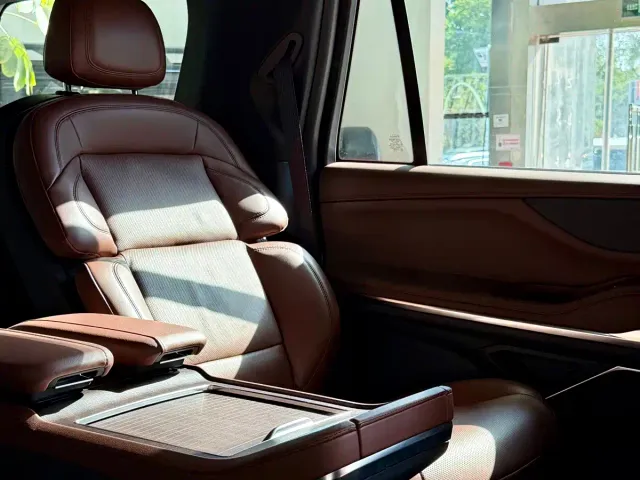 Lincoln Navigator — Фото автомобиля 29
