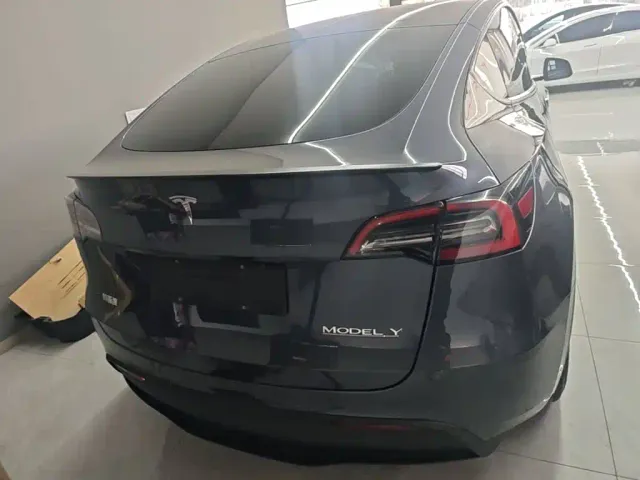 Tesla Model Y — Фото автомобиля 5