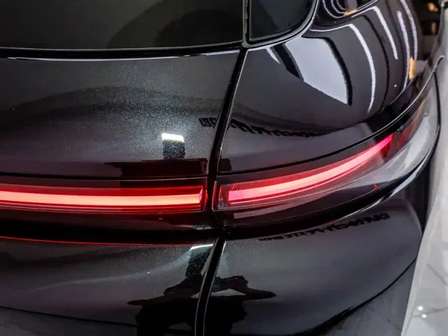 Li Auto L8 — Фото автомобиля 12