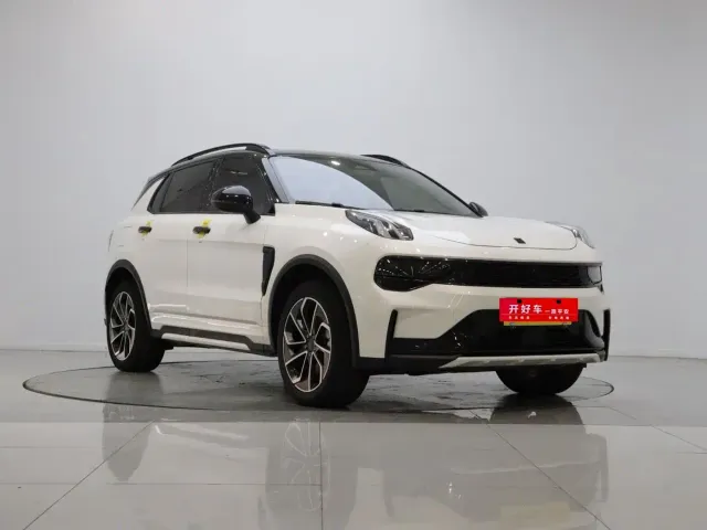 Lynk & Co 01 — Фото автомобиля 3