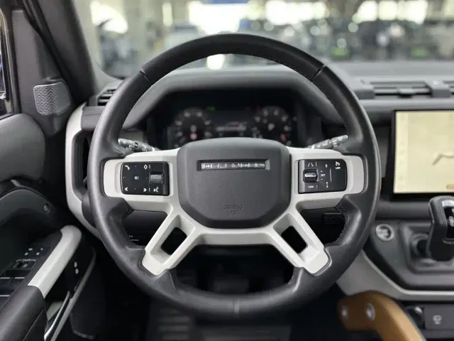 Land Rover Defender — Фото автомобиля 10