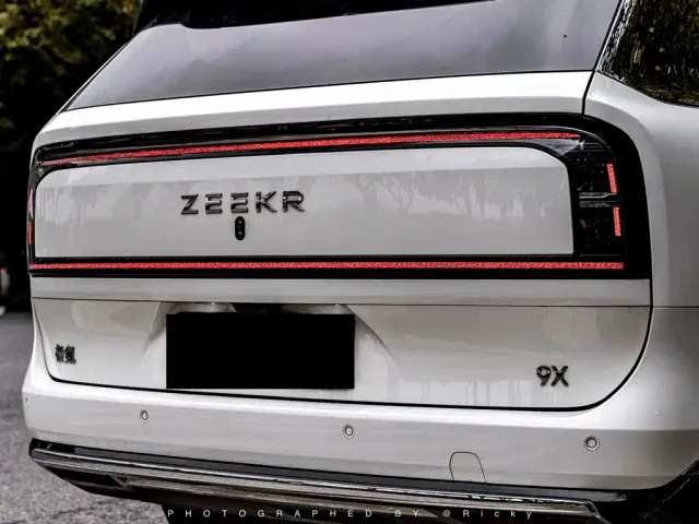 Zeekr 9X — Фото автомобиля 16