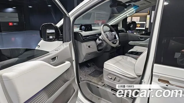 Hyundai Staria Staria 4WD Lounge 9 мест — Фото автомобиля 11