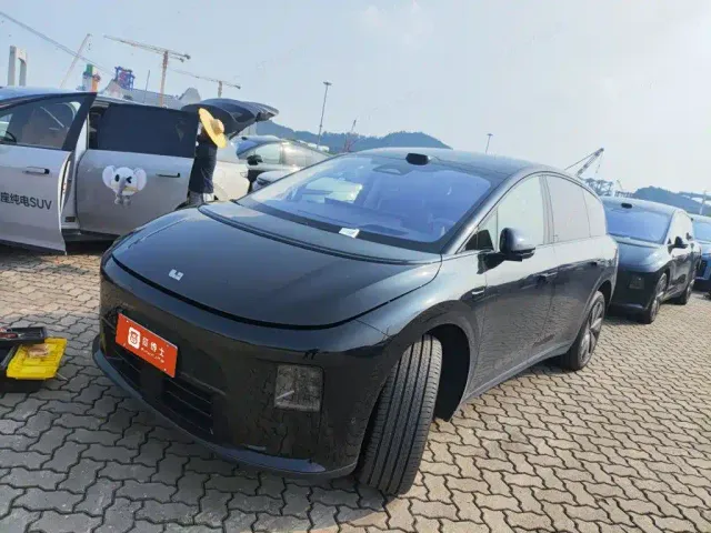 Фотография автомобиля — Li Auto i8
