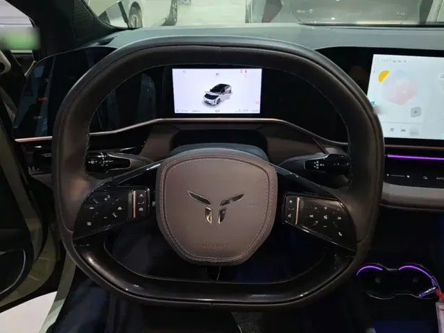 Hongqi EH7 — Фото автомобиля 10