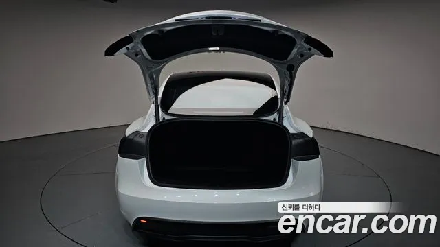 Tesla Model 3 — Фото автомобиля 19