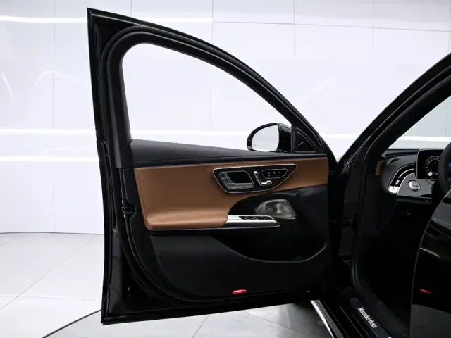 Mercedes-Benz E-Class — Фото автомобиля 12