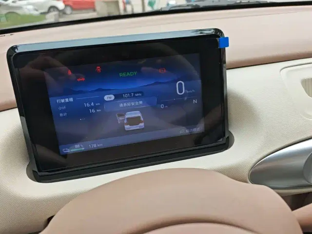Wuling Hongguang Mini EV — Фото автомобиля 11