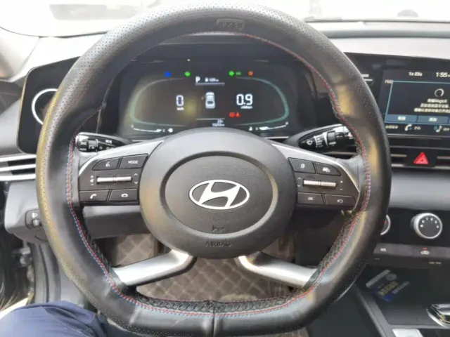Hyundai Elantra — Фото автомобиля 10