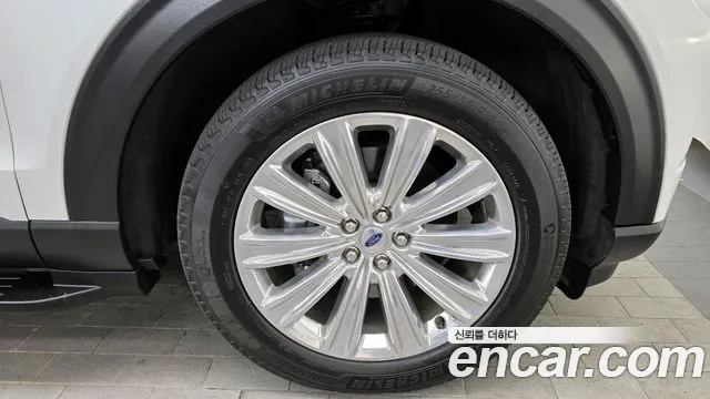 Ford Explorer — Фото автомобиля 5