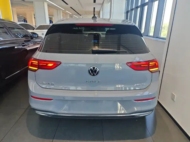 Volkswagen Golf — Фото автомобиля 5