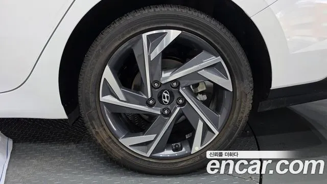 Hyundai AVANTE Новый Avante (CN7) — Фото автомобиля 20