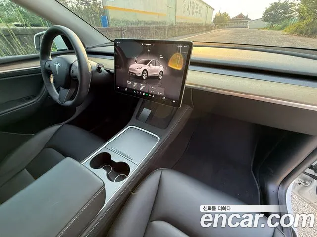 Tesla Model Y — Фото автомобиля 10