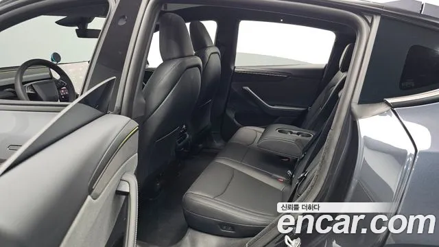 Tesla Model Y — Фото автомобиля 18