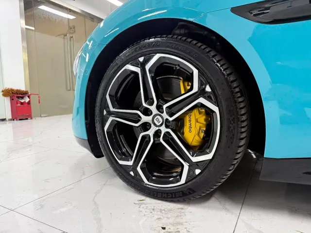 Xiaomi SU7 — Фото автомобиля 7