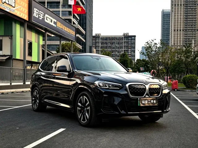 BMW iX3 — Фото автомобиля 3