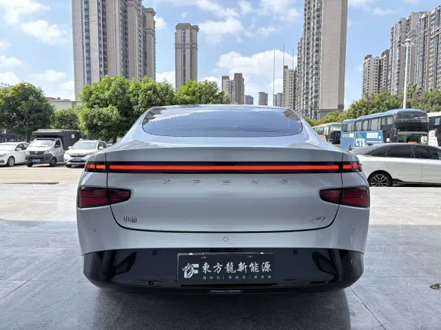 Xpeng P7 — Фото автомобиля 8