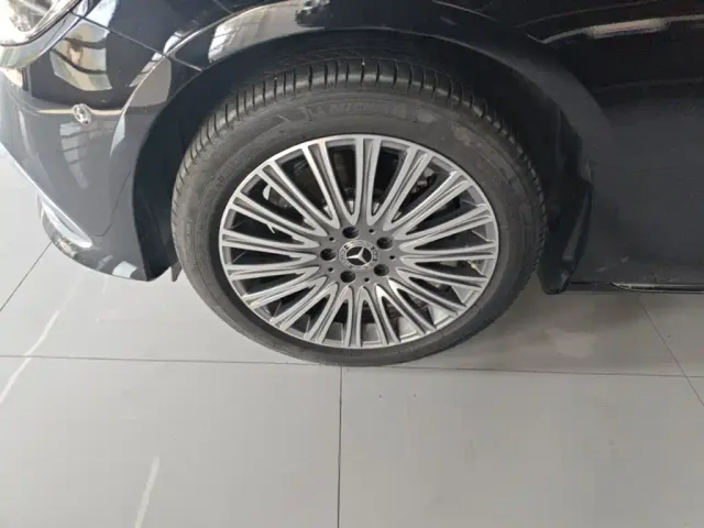 Mercedes-Benz E-Class — Фото автомобиля 21