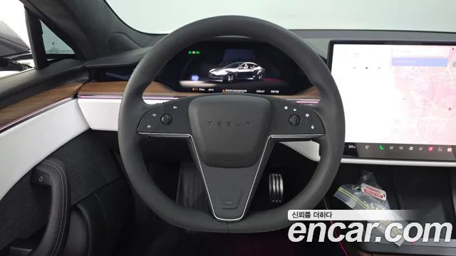 Tesla Model S — Фото автомобиля 13