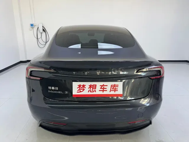 Tesla Model 3 — Фото автомобиля 5