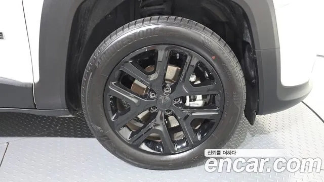 Jeep Renegade — Фото автомобиля 20