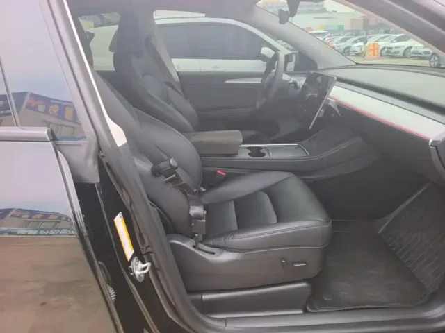Tesla Model Y — Фото автомобиля 24