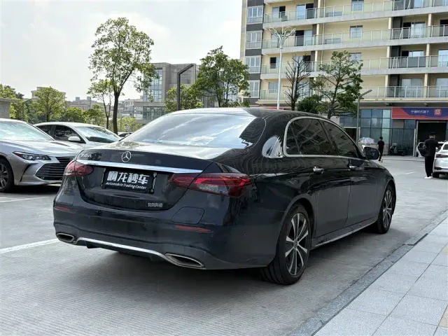 Mercedes-Benz E-Class — Фото автомобиля 9
