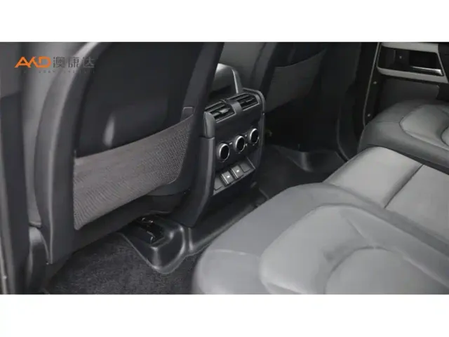 Land Rover Defender — Фото автомобиля 9