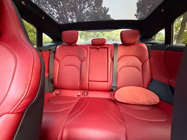 Xiaomi SU7 — Фото автомобиля 14