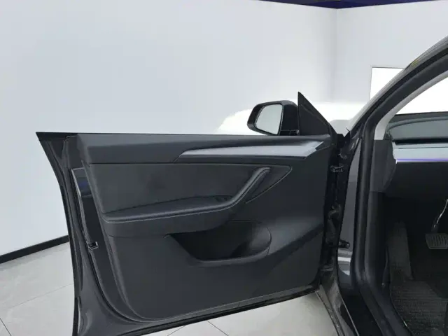 Tesla Model Y — Фото автомобиля 7