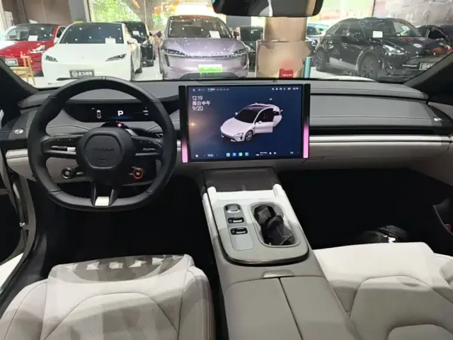 Xiaomi SU7 — Фото автомобиля 9