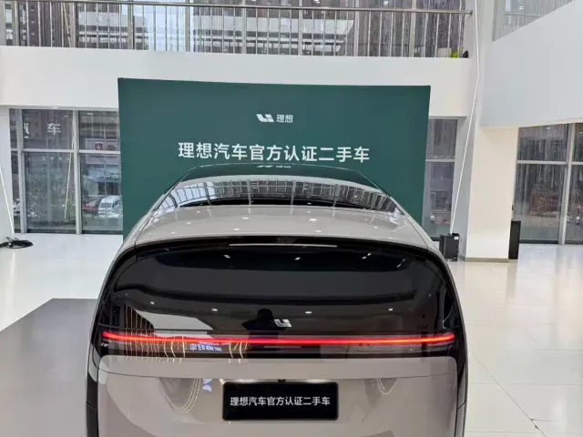 Li Auto MEGA — Фото автомобиля 4