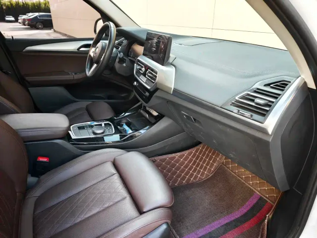 BMW iX3 — Фото автомобиля 17