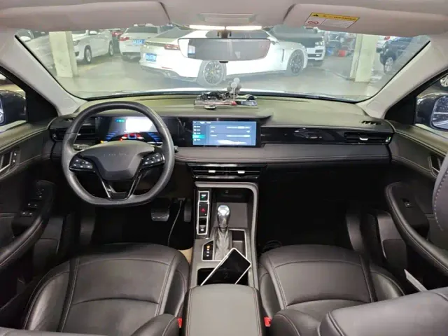 Roewe i5 — Фото автомобиля 9