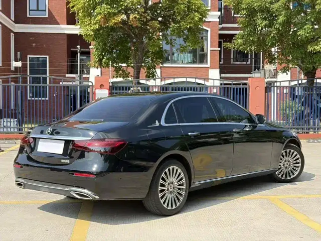 Mercedes-Benz E-Class — Фото автомобиля 5