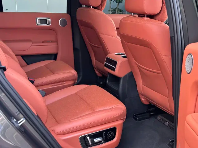 Li Auto L8 — Фото автомобиля 11