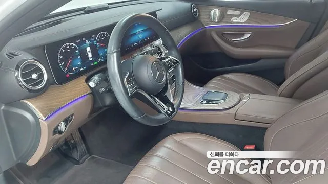 Mercedes-Benz E-Class — Фото автомобиля 15