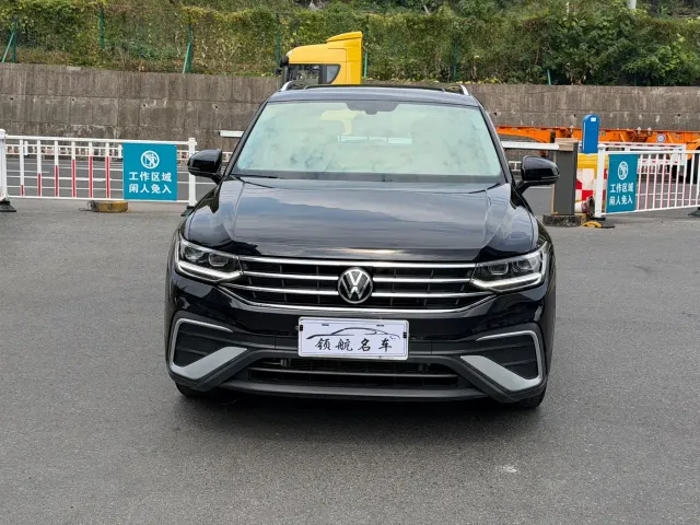 Volkswagen Tiguan L — Фото автомобиля 2