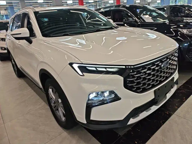 Ford Lingrui — Фото автомобиля 3