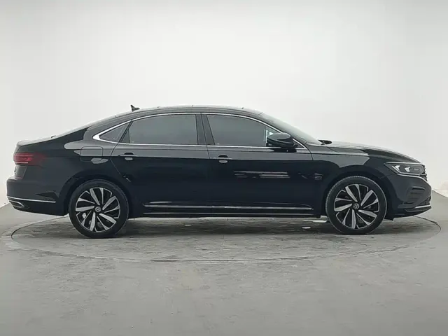 Volkswagen Passat — Фото автомобиля 4