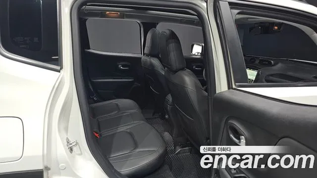 Jeep Renegade — Фото автомобиля 26