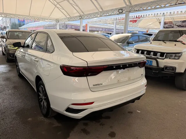 Geely Emgrand — Фото автомобиля 7