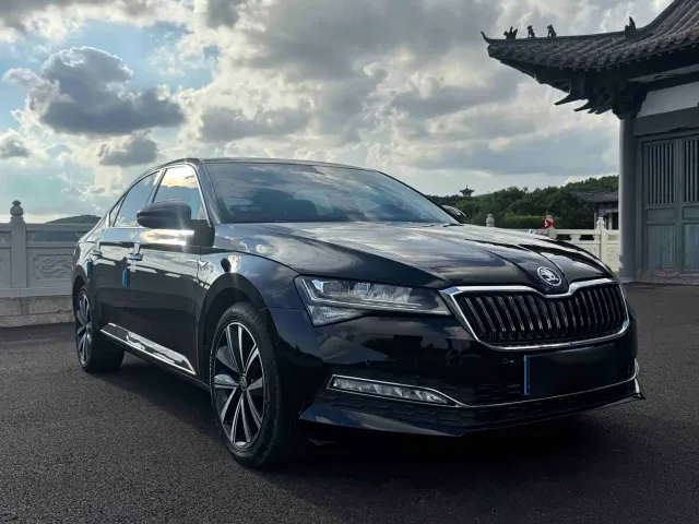 Skoda Superb — Фото автомобиля 3